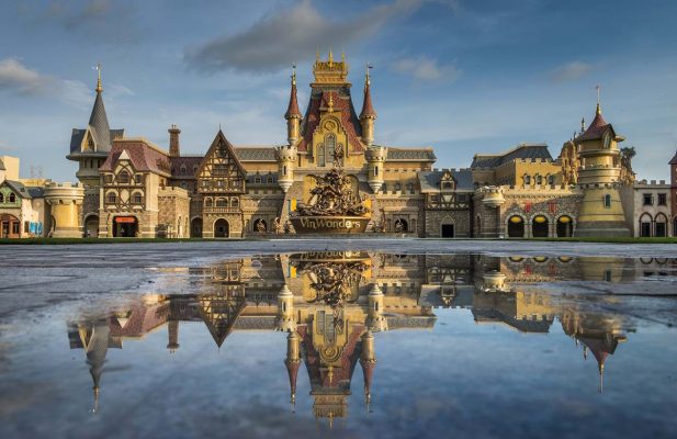 Cổng vào VinWonders Vũ Yên