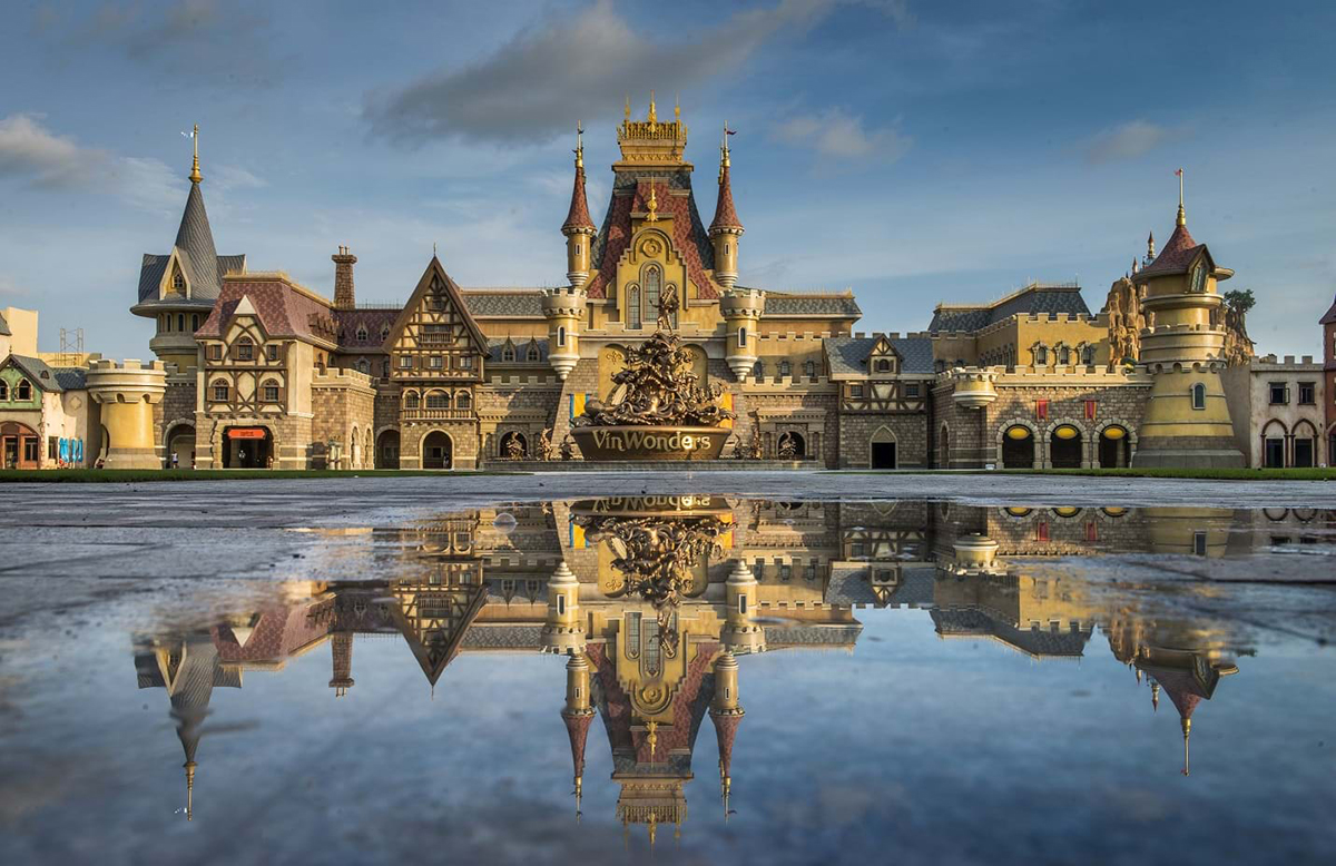 Cổng vào VinWonders Vũ Yên